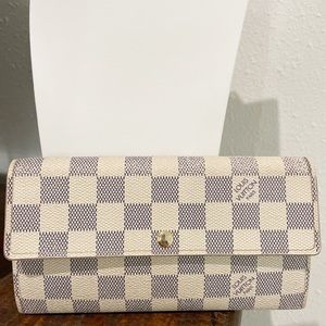 LV Azur wallet on chain